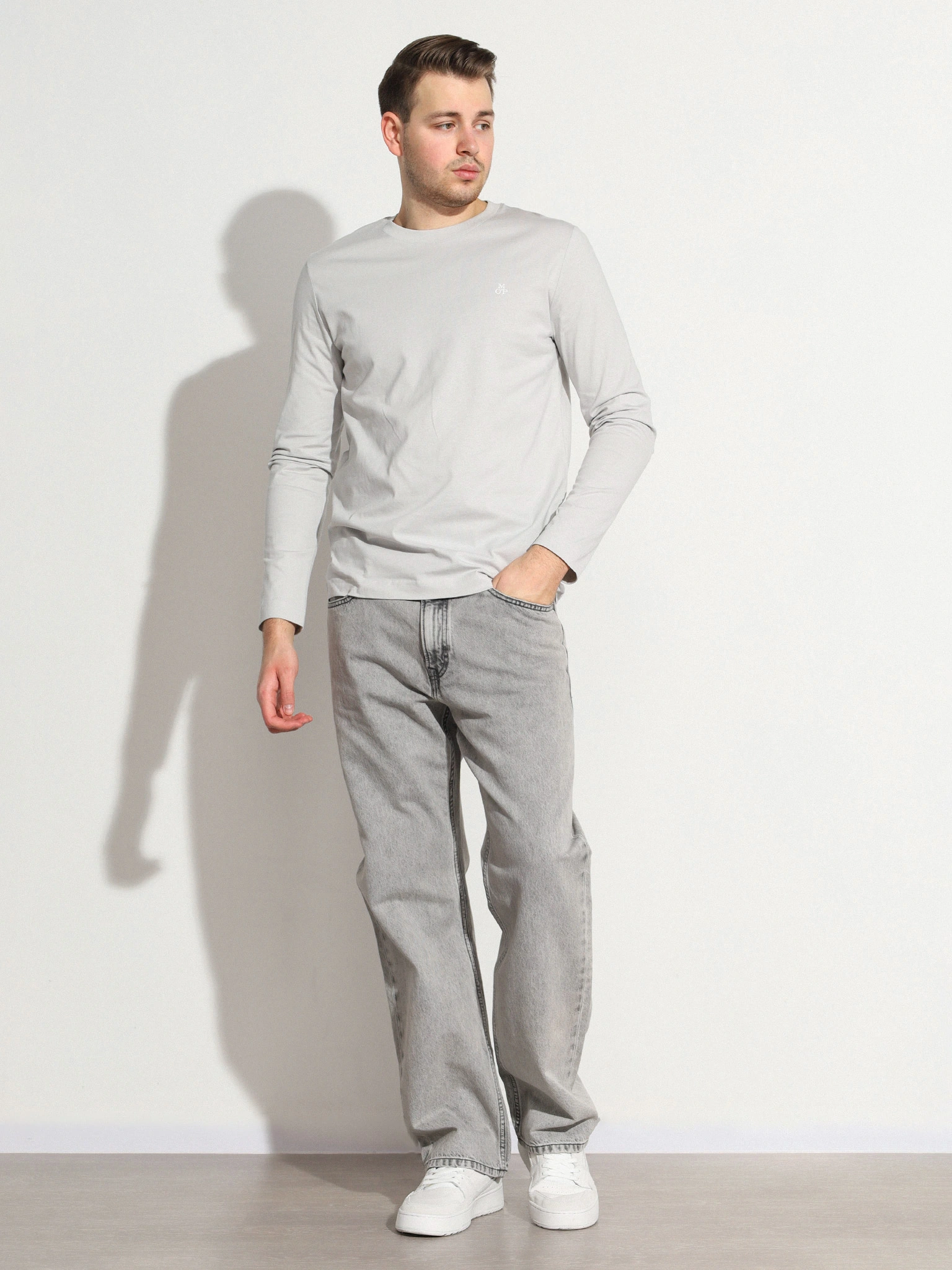 Футболка светло-серого цвета из хлопка